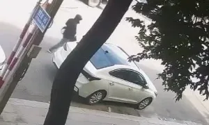 Camera ghi cảnh trộm ôtô trong 30 giây