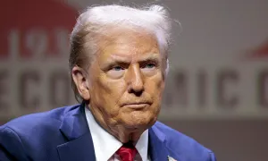 Donald Trump chỉ trích ông Zelensky không ngăn xung đột Ukraine