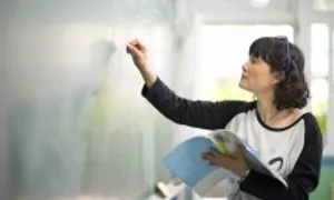 Vợ chồng giáo viên lương cao hơn con gái làm ngân hàng